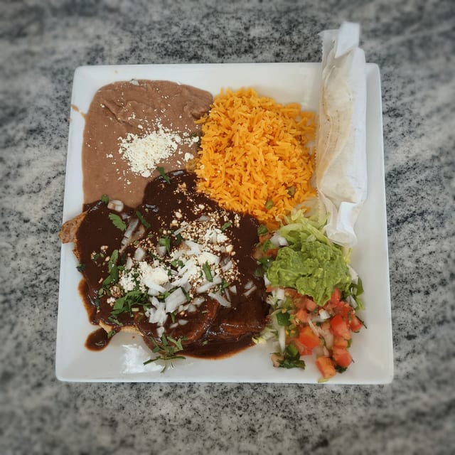Mole Con Pollo.